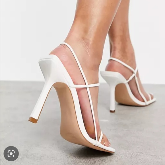 Beautiful strappy Sandal - Picture 3 of 10